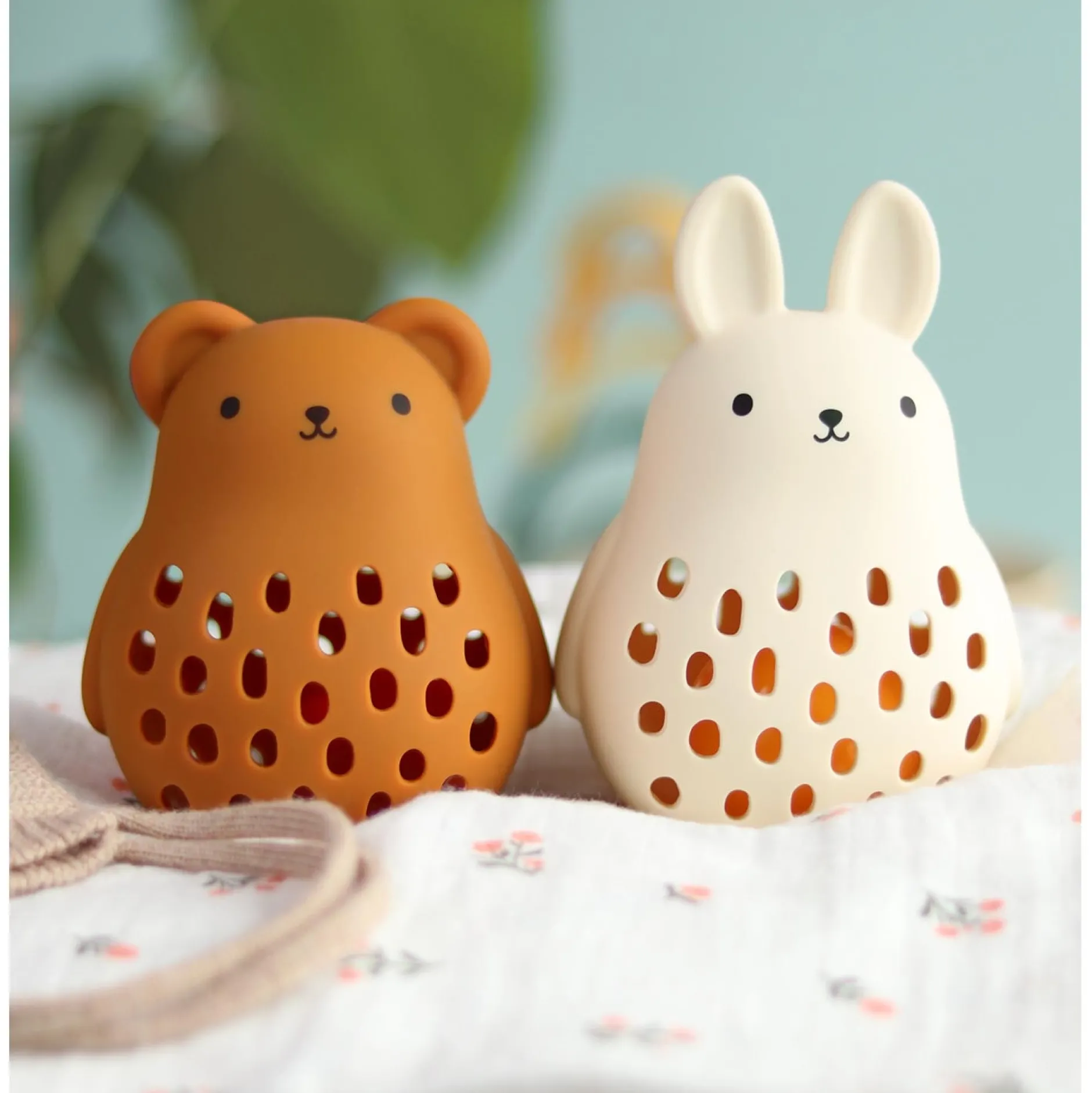 Feestartikelen|Kraamcadeaus*A Little Lovely Company silicone rammelaar beer Brown