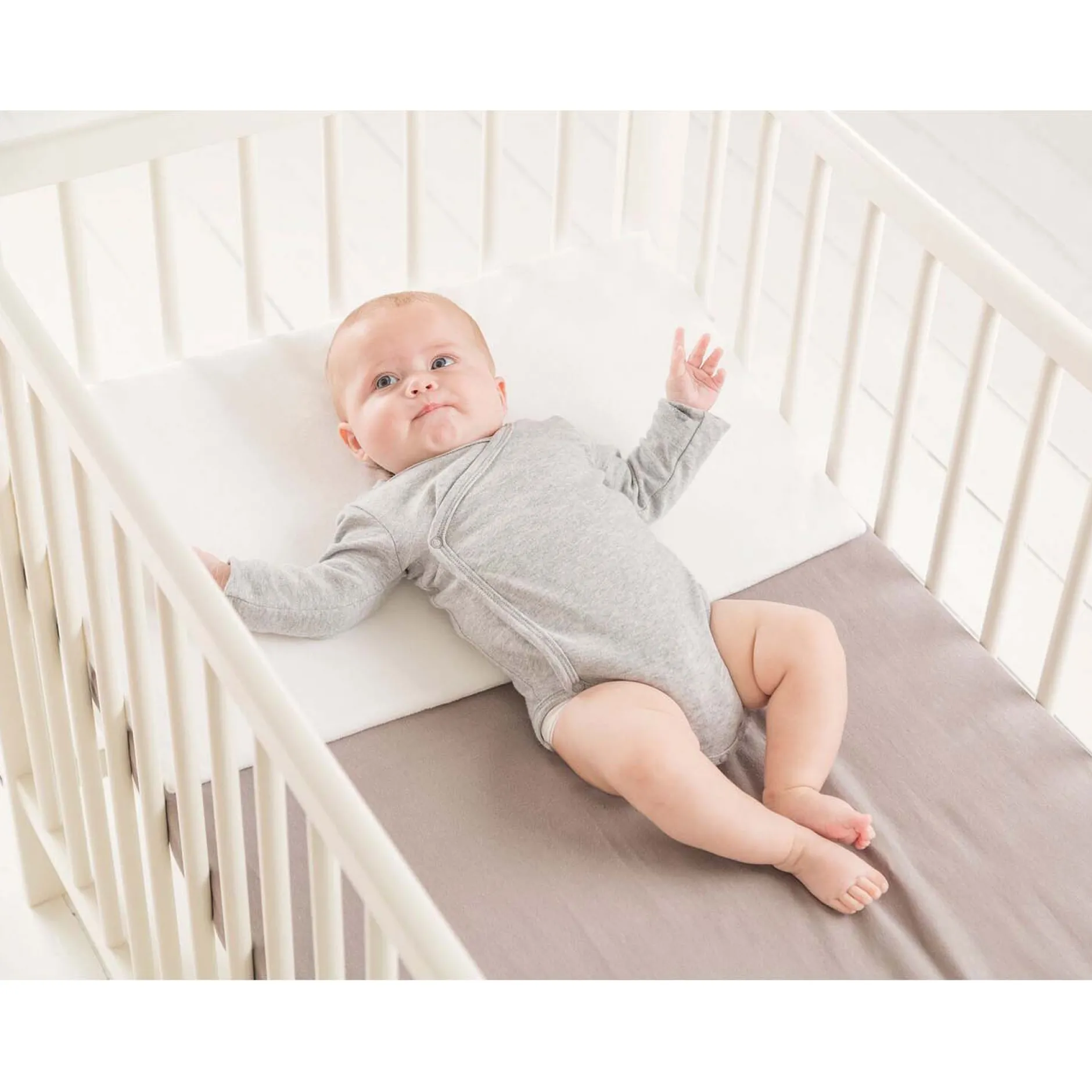 Veilig Slapen|Babynestjes*Doomoo rest easy large reflux matrasje White