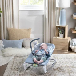Schommelstoelen & Baby Swings*Ingenuity Happy Belly wipstoel Denim