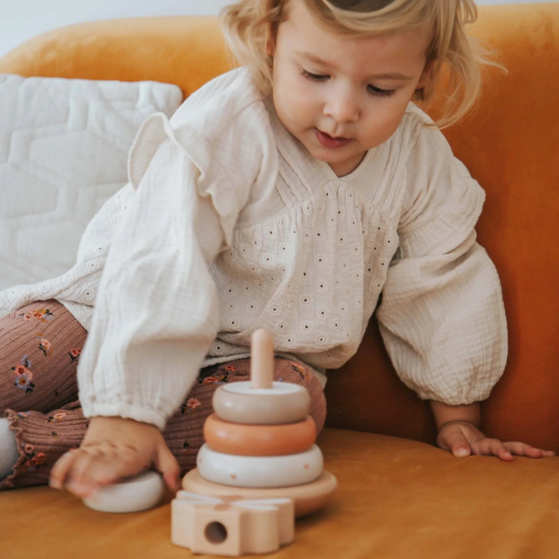 Stapelspeelgoed*Label Label houten stapelring Beigebrown
