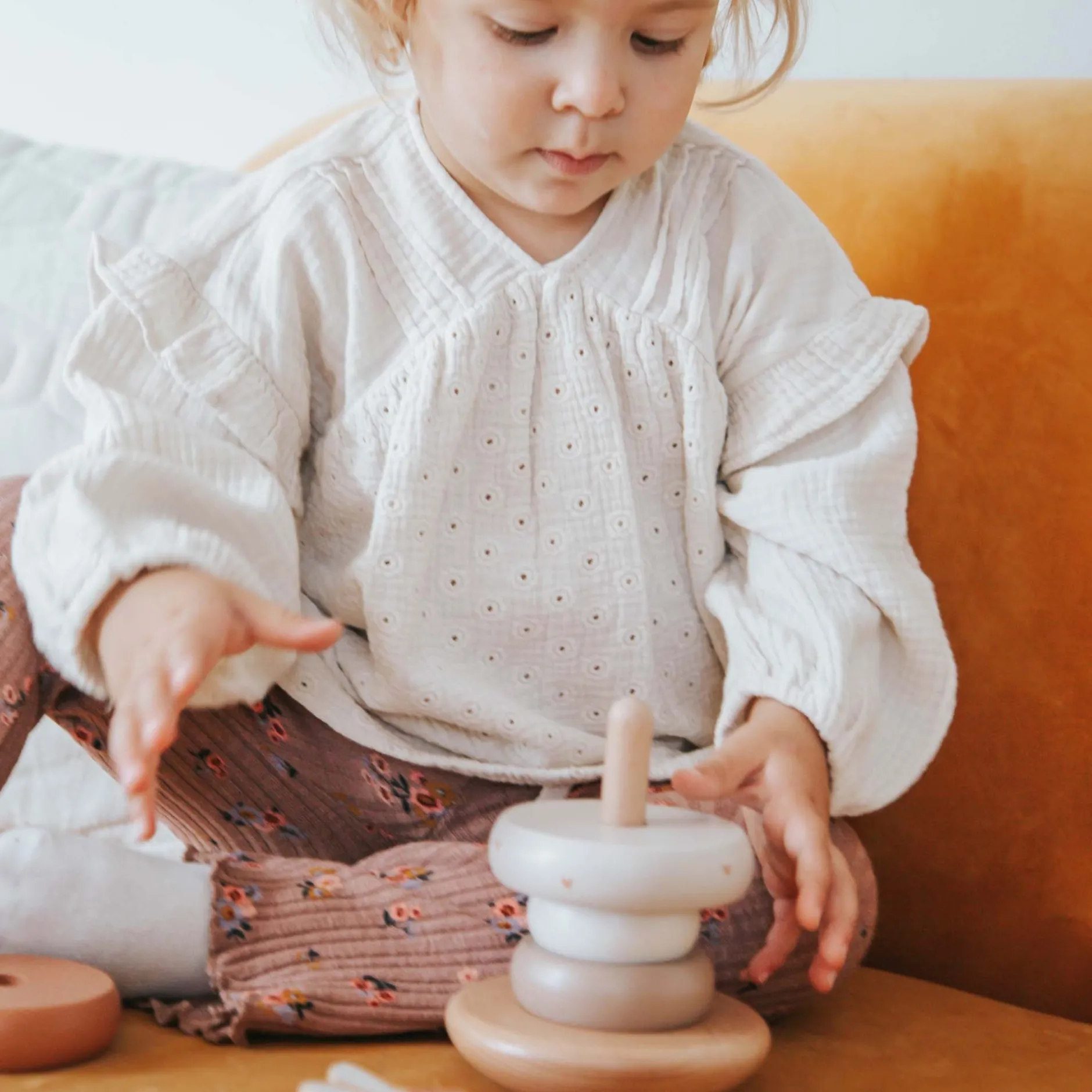 Stapelspeelgoed*Label Label houten stapelring Beigebrown