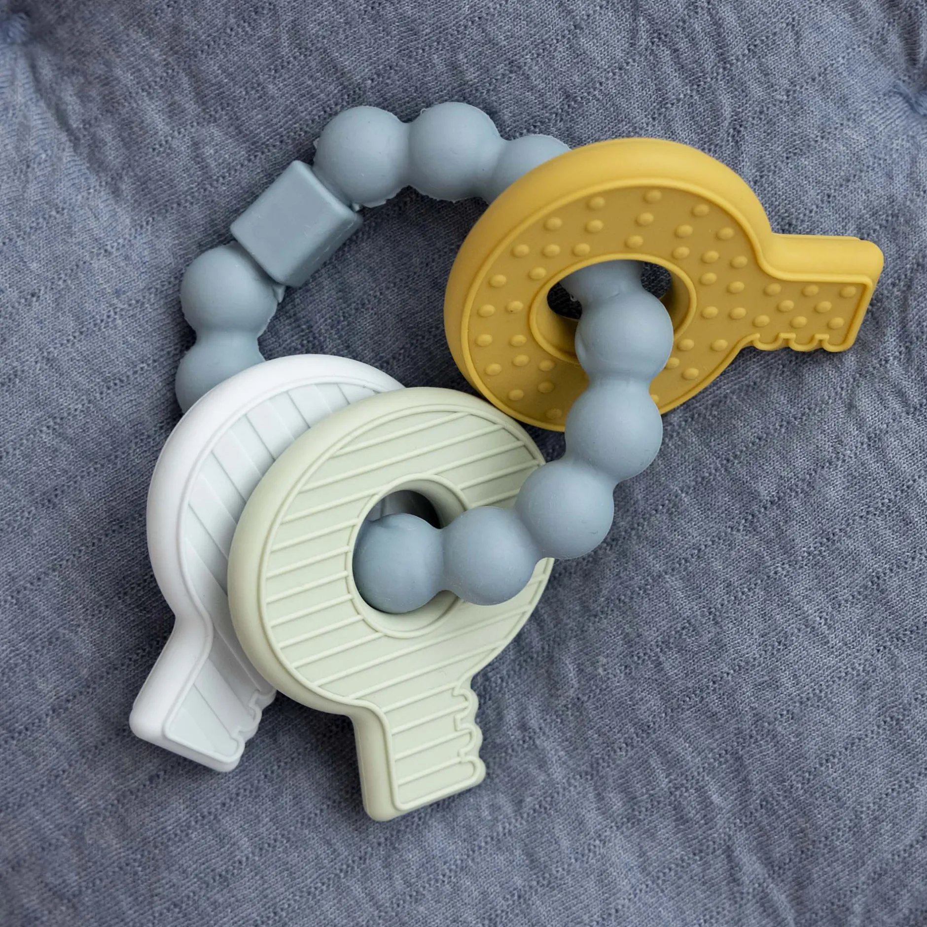 Feestartikelen|Kraamcadeaus*Little Dutch bijspeeltje sleutelbos blauw