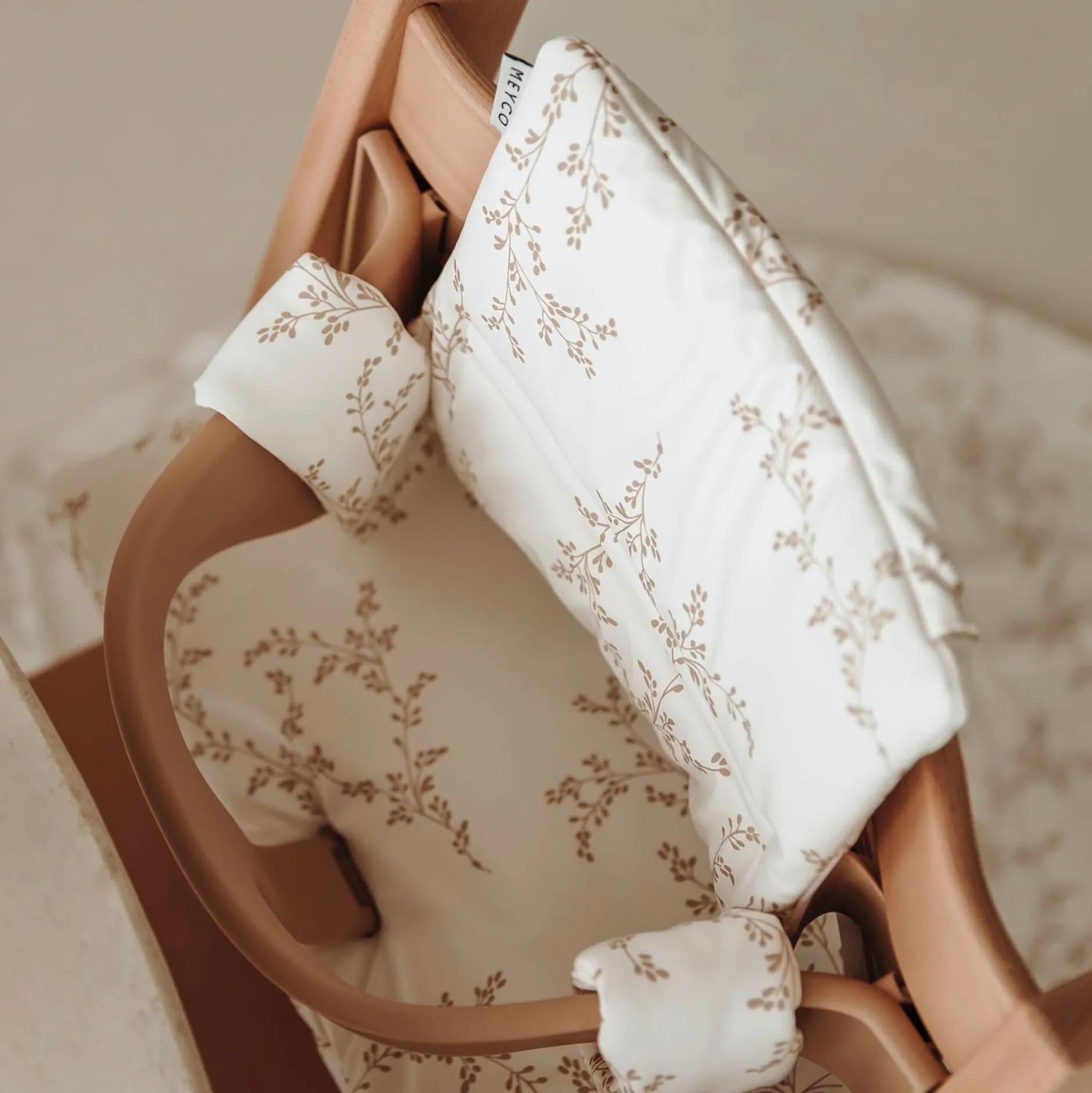 Kinderstoel Accessoires*Meyco Baby meegroei stoelverkleiner Branches Off-White