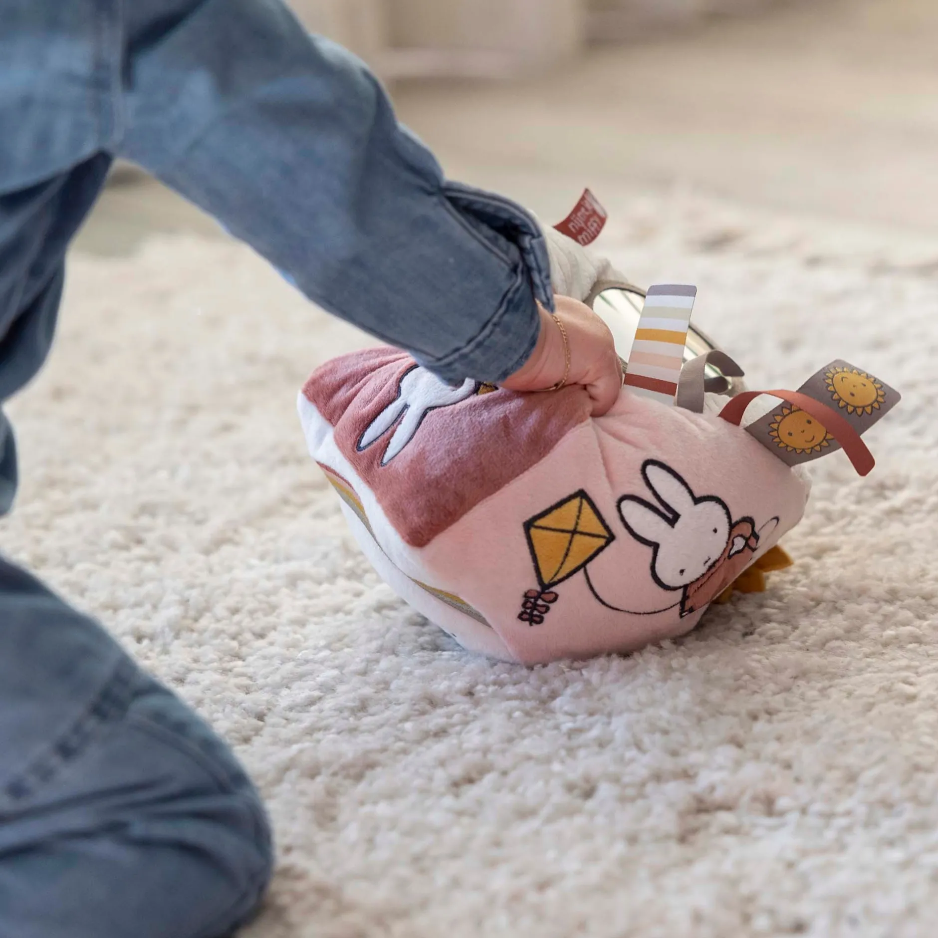 Interactief Speelgoed|Hangspeelgoed*Nijntje kubus Fluffy Pink