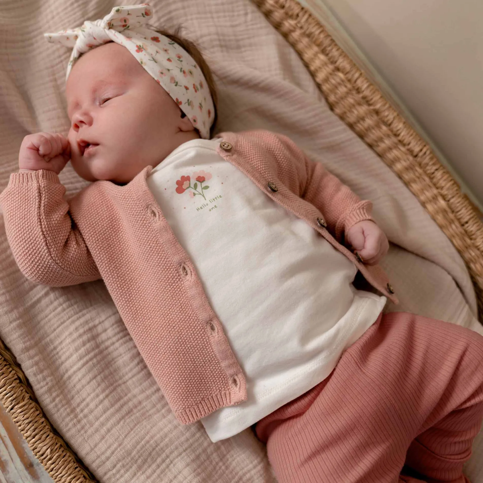 Mutsjes & Haarbandjes|Broeken*Prénatal Hello new day newborn shirt, broek & haarband Ivory White