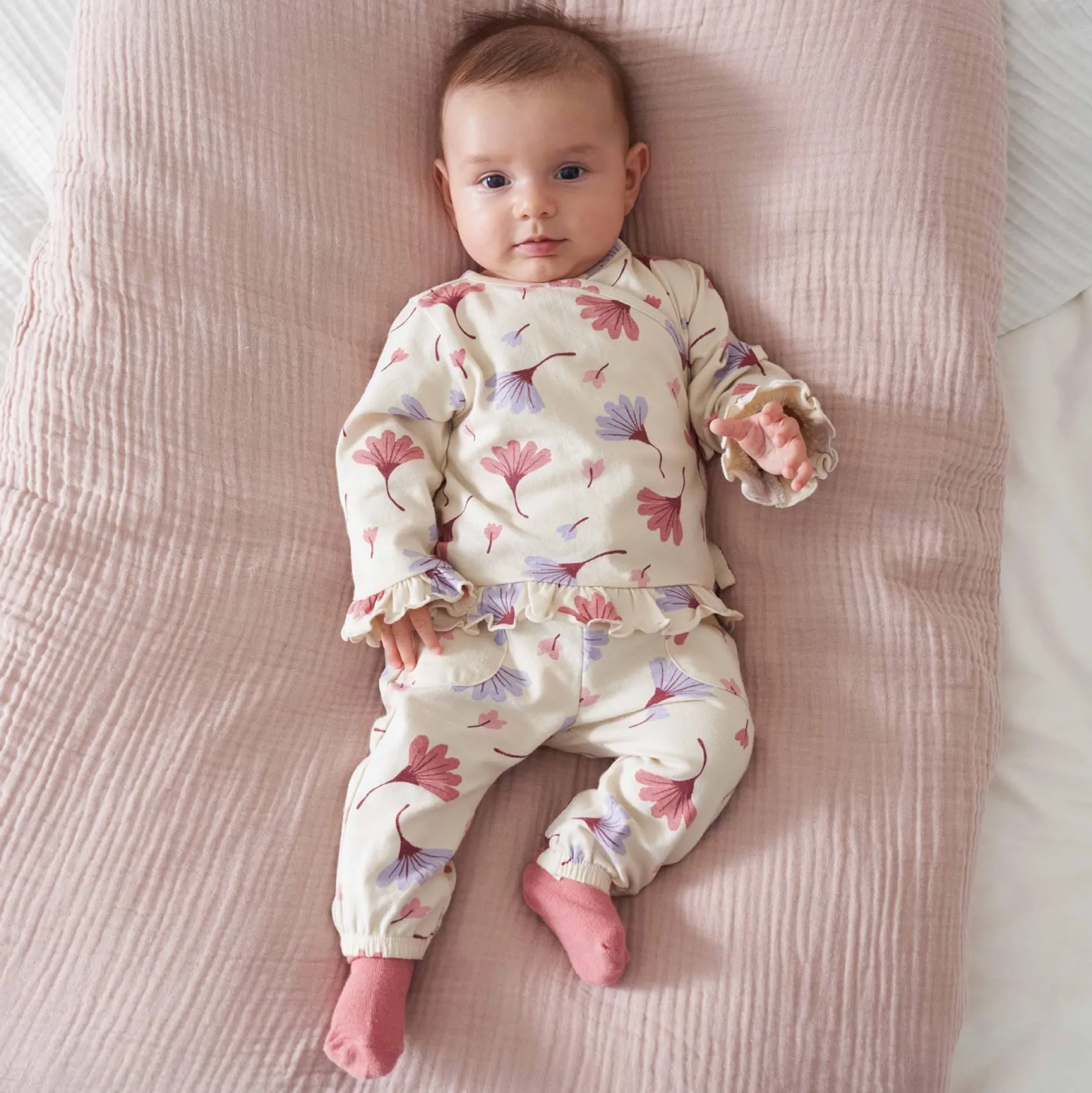 Broeken & Leggings|Broeken*Prénatal newborn broek bloemen beige Dark Ecru