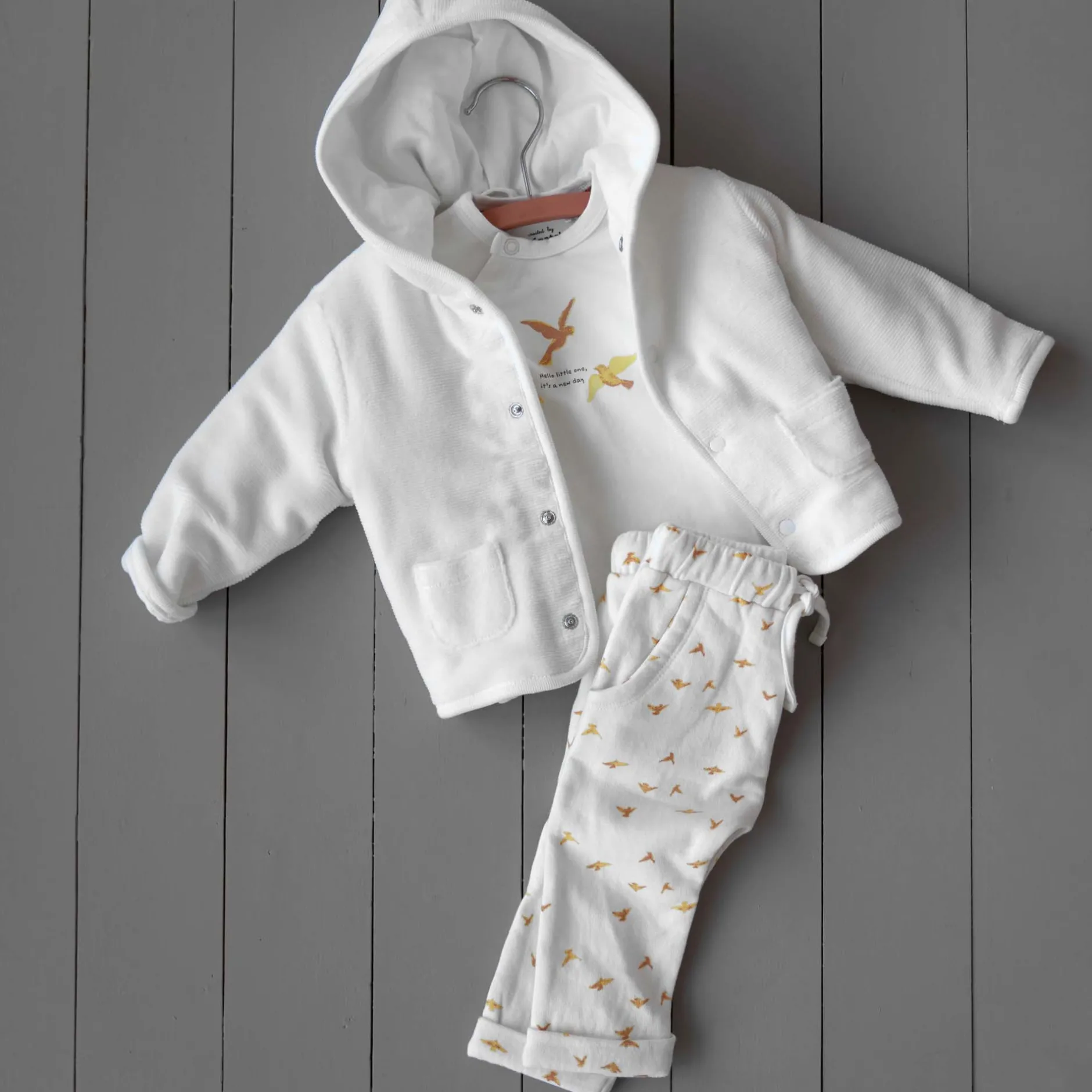 Jassen|Jassen*Prénatal newborn jas rib velours effen wit Ivory White