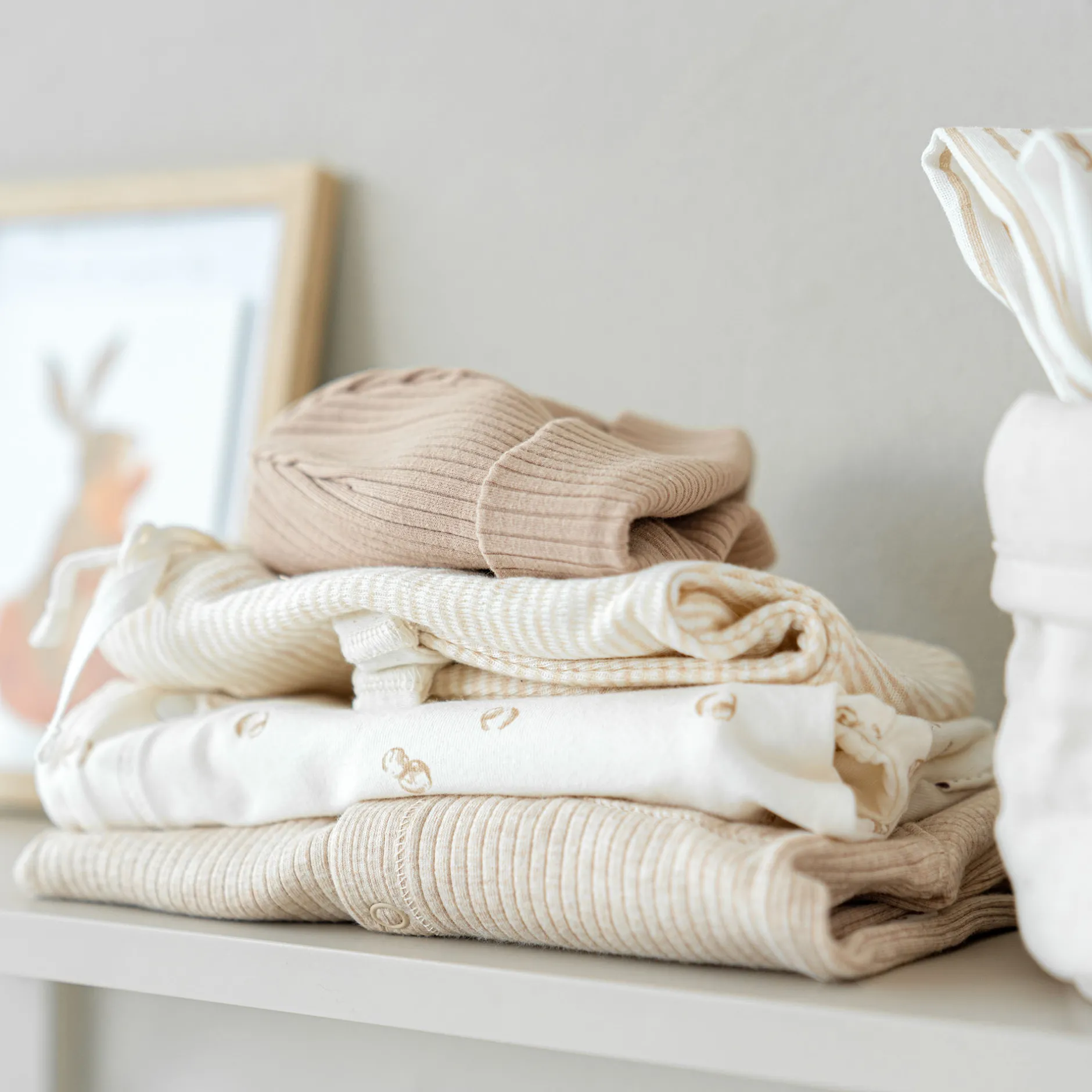 Rompers|Rompers*Prénatal newborn romper mouwloos all over print beige Dark Off-White