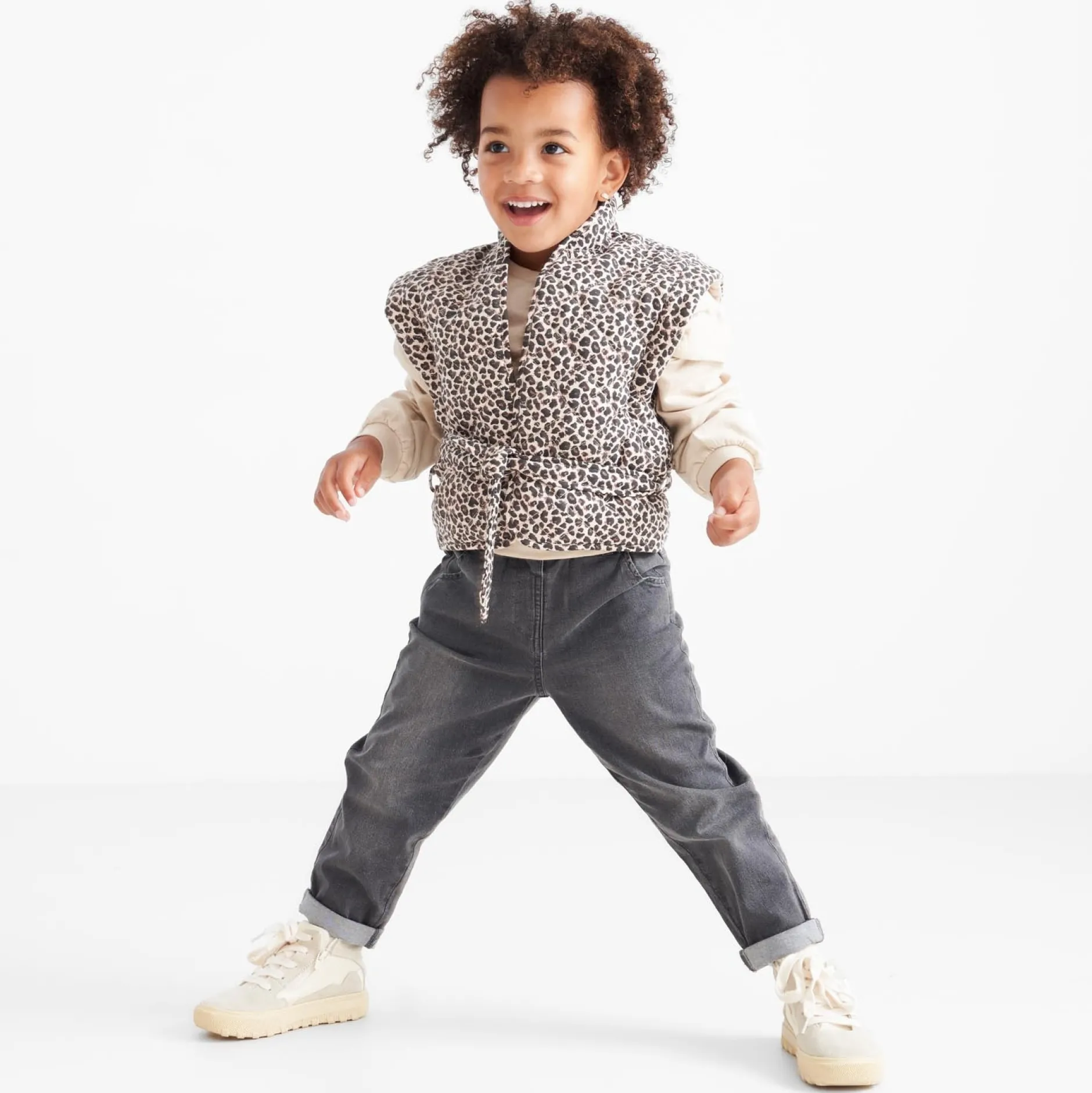 Truien & Vesten|Vesten*Prénatal peuter gilet mouwloos panterprint bruin Almond