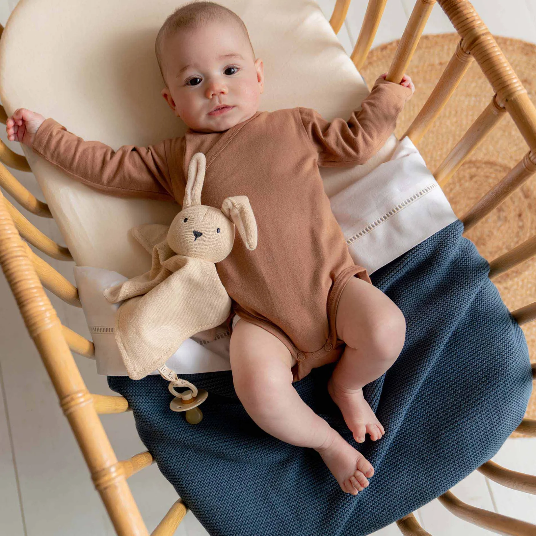 Dekens*Prénatal wiegdeken Little Knits blauw