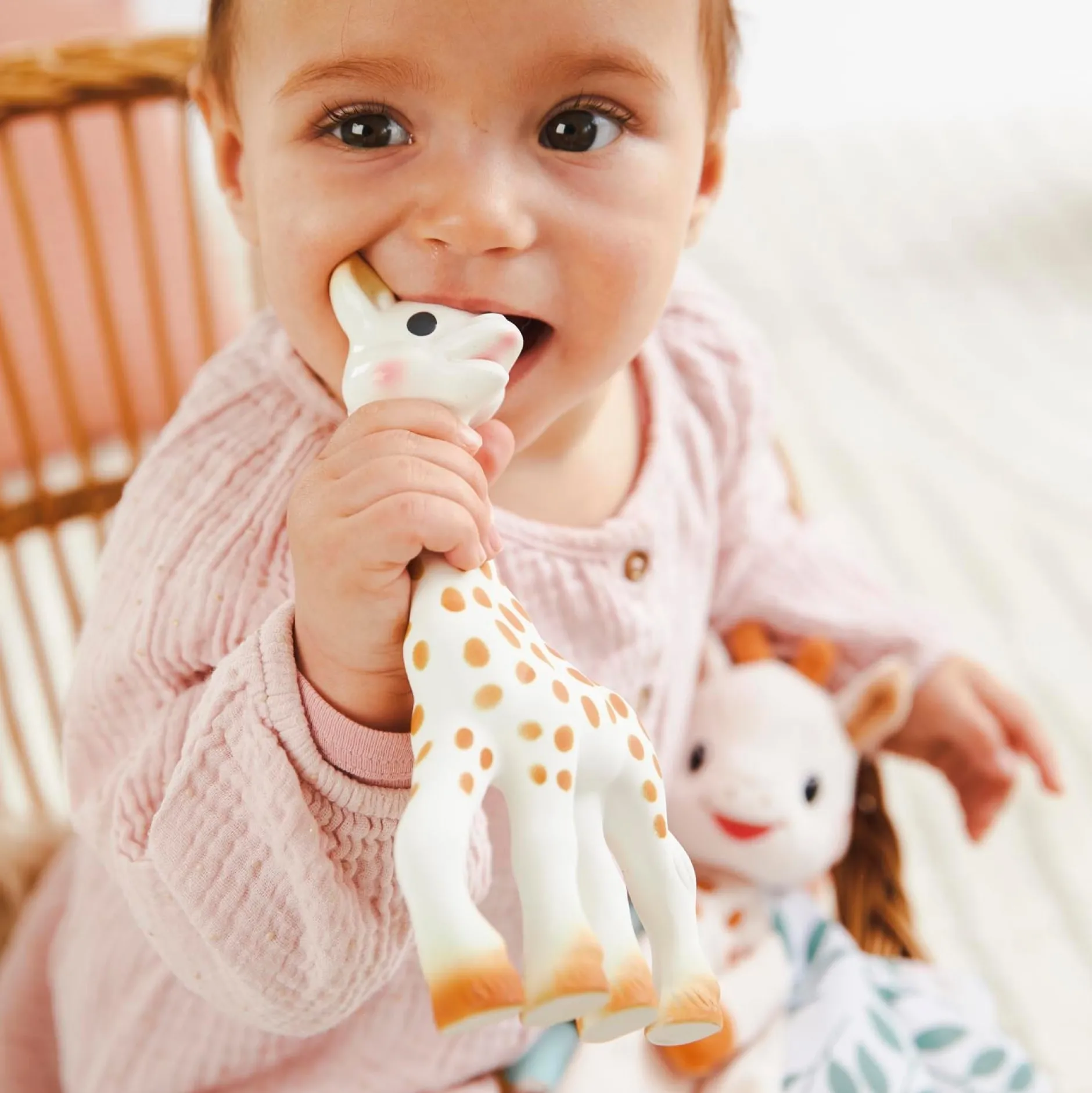 Feestartikelen|Kraamcadeaus*Sophie de Giraf giftset met knuffeldoekje Beigebrown