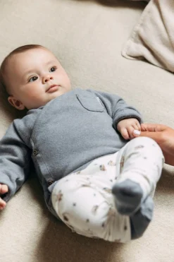 Sokjes & Slofjes|Broeken*Sweet Petit Mini overslag shirt, broekje & sokken Soft Blue Grey