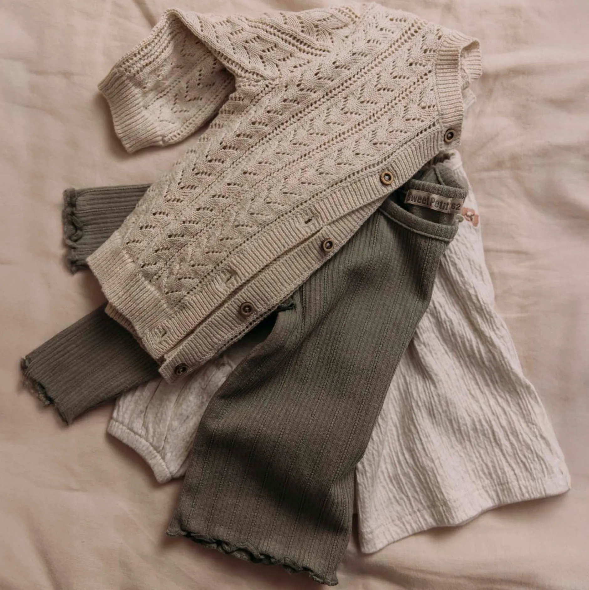 Truien & Vesten|Vesten*Sweet Petit peuter vest Hope lange mouwen effen beige Soft Ecru Melange